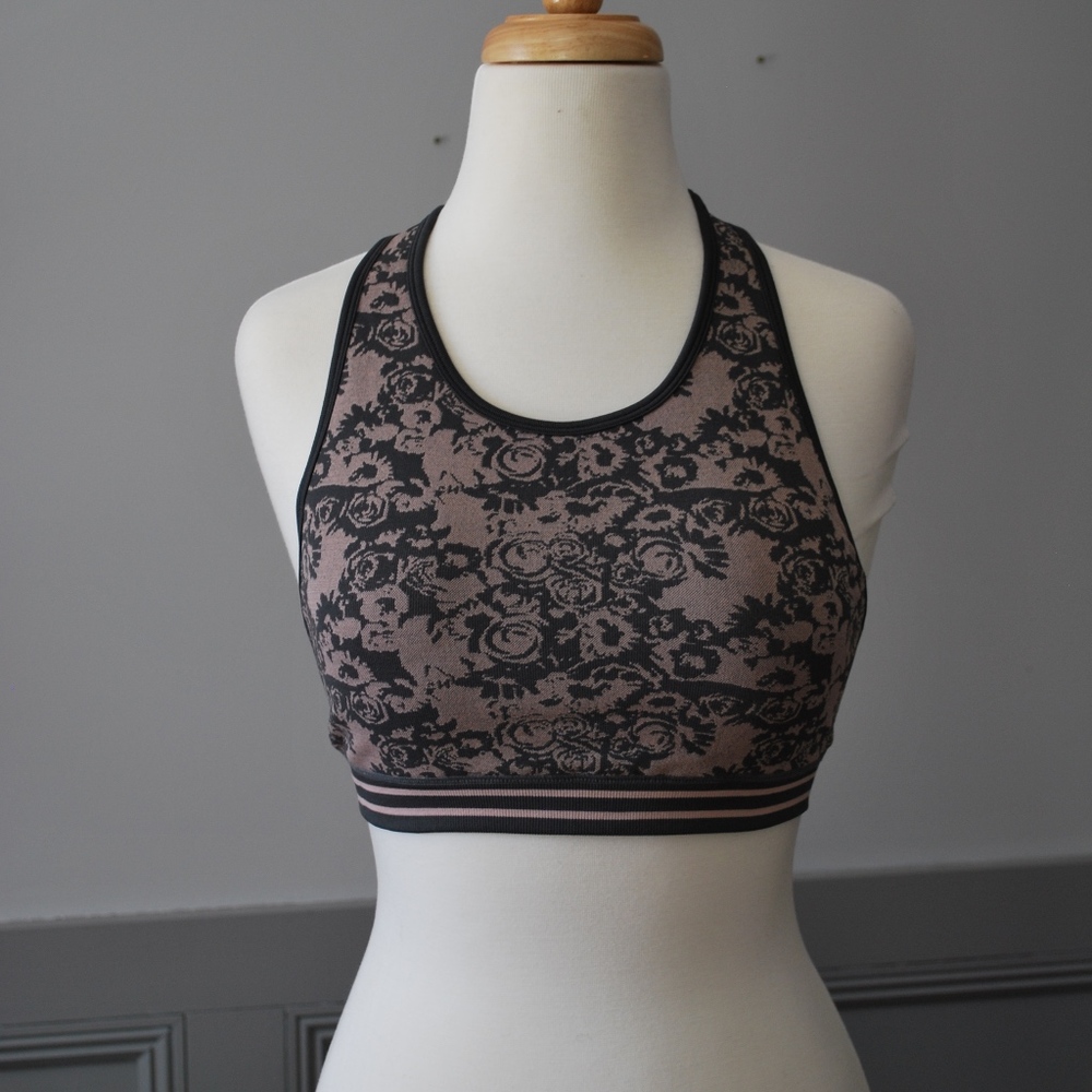 Fabletics Brynn Seamless Sports Bra